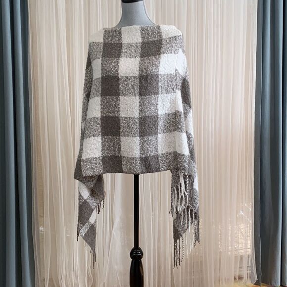 🍁SALE $10🍁 BUFFALO PLAID check poncho gray/white fringed RN125525 - Picture 3 of 10